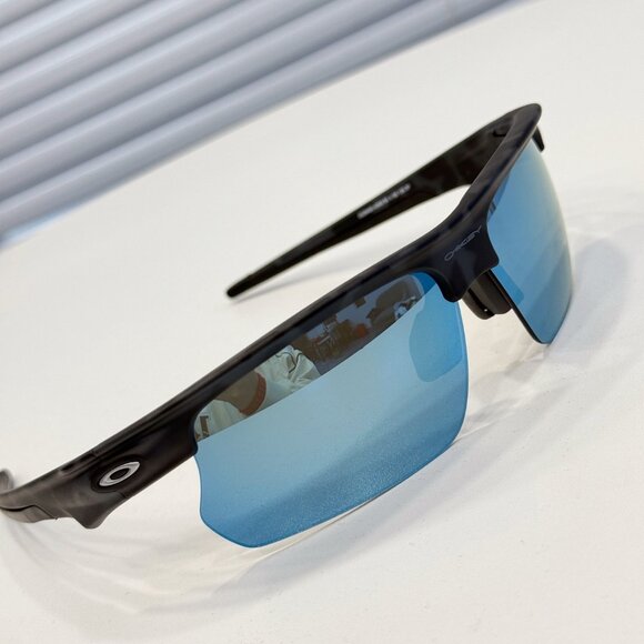 Oakley sunglasses - Picture 4 of 9